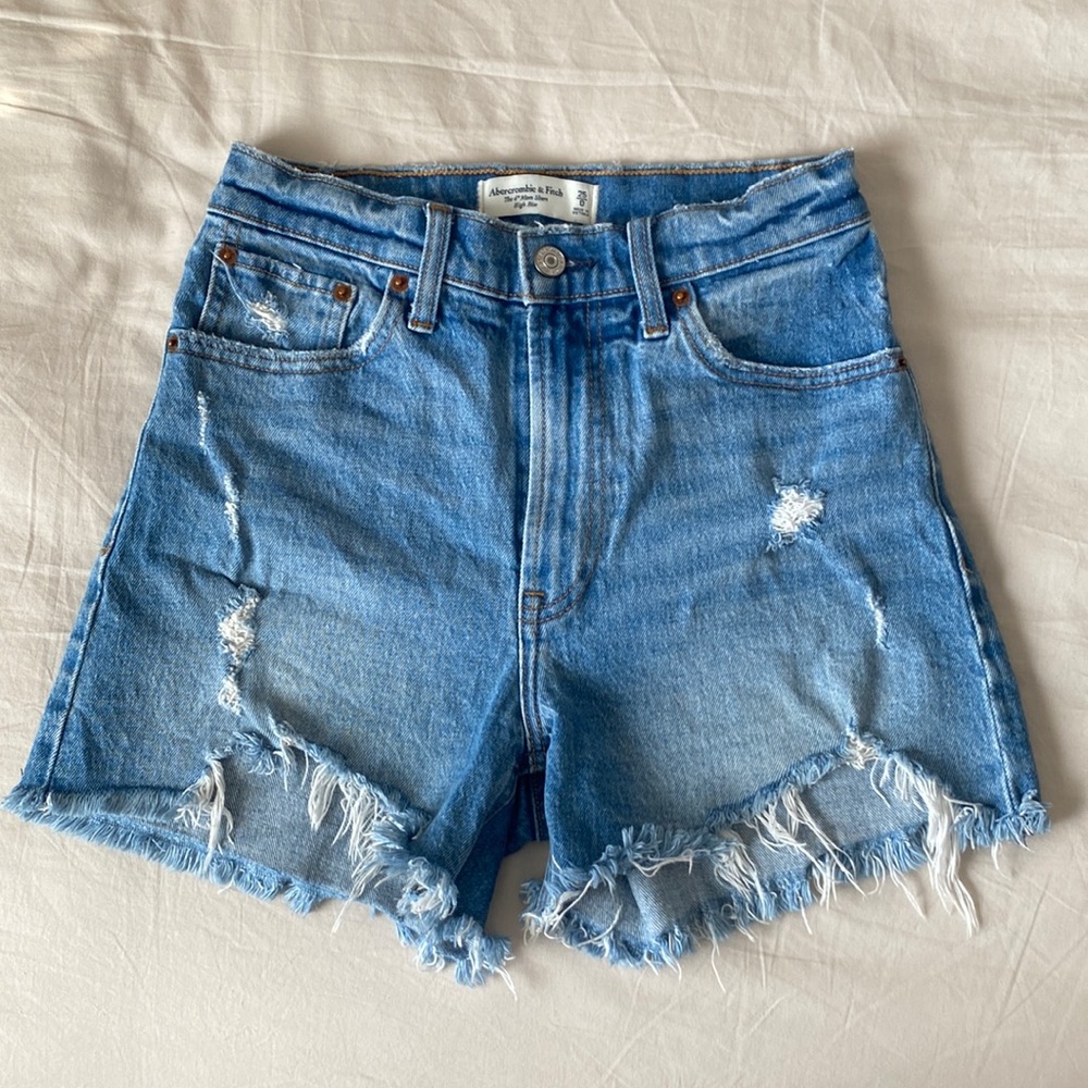 Abercrombie Curve Love High Rise 4 Inch Mom Short Light Destroy 25 (0)